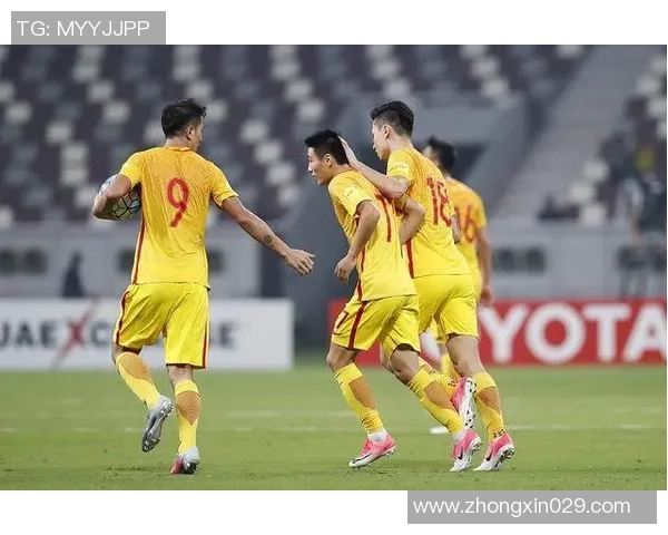 重庆足球队在世界杯预选赛中以77分稳居积分榜首位